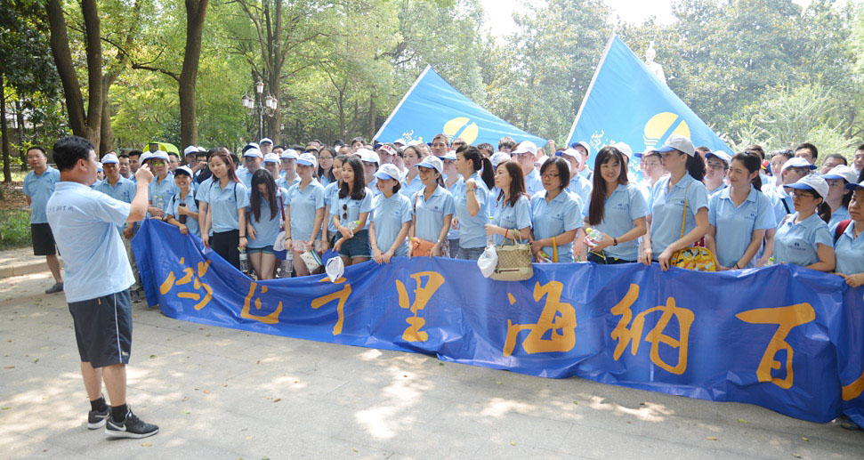 彭總與團(tuán)隊(duì)交流